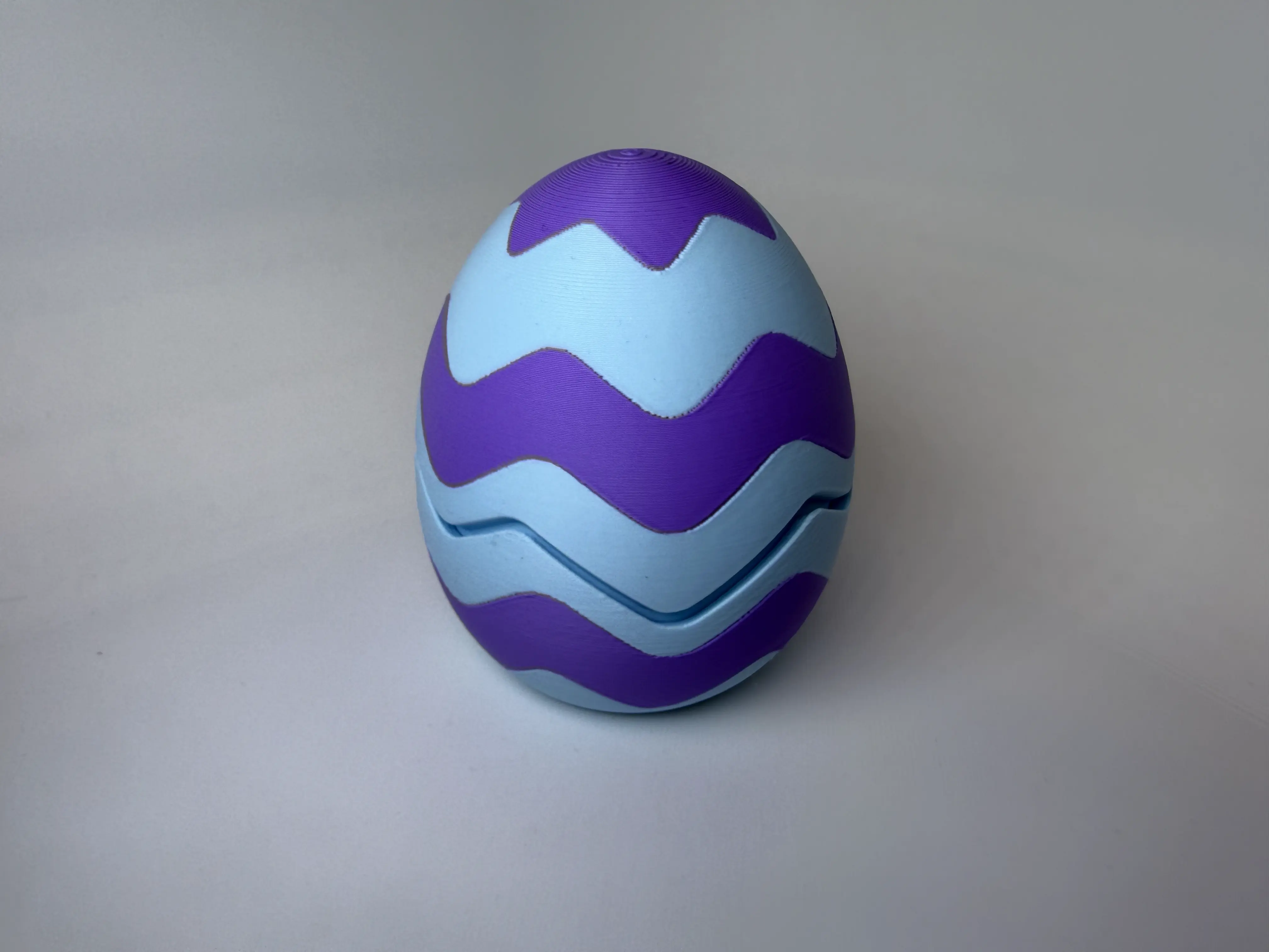 Geschlossenes Ei Zick-Zack Muster