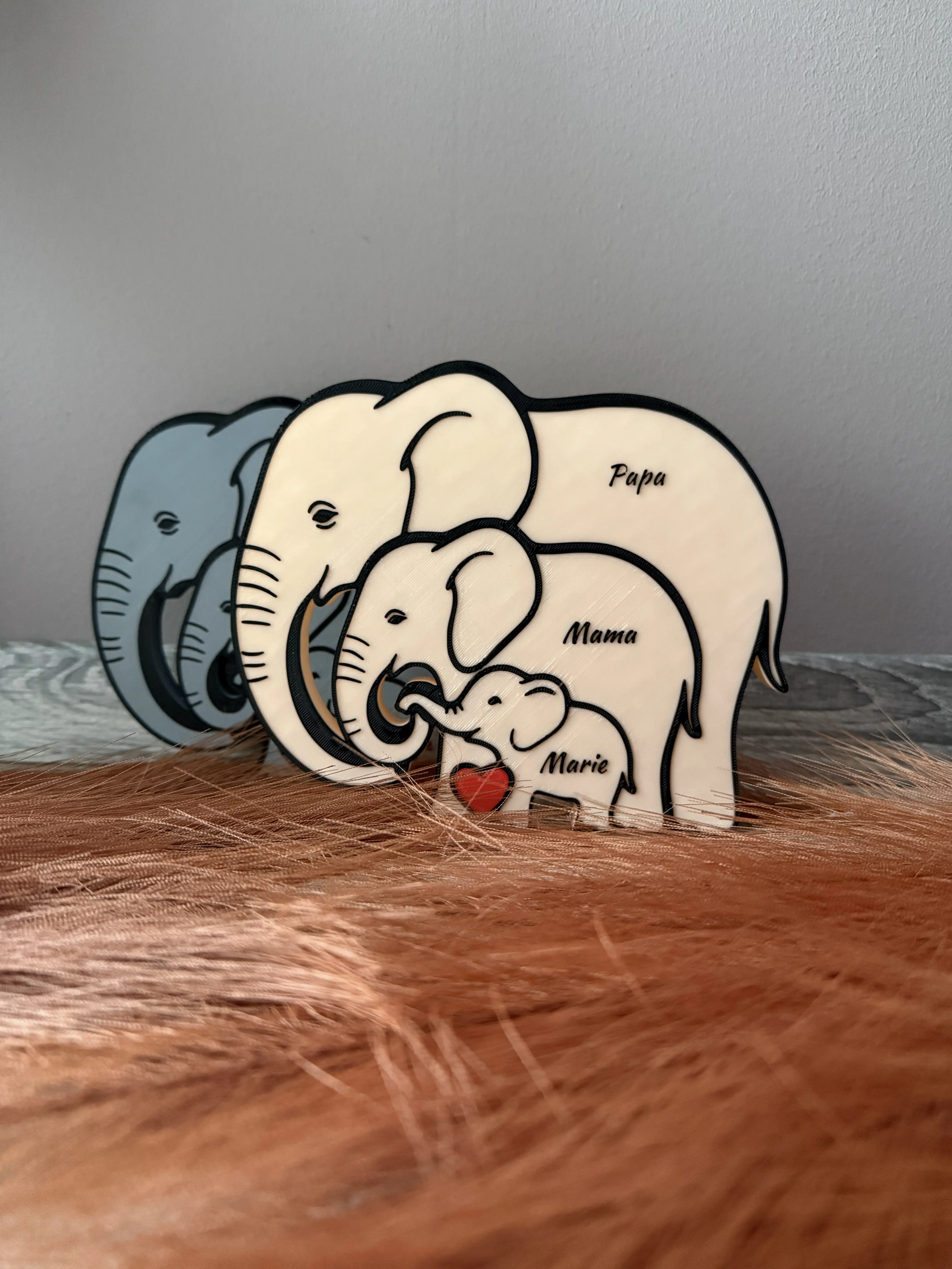 Zweimal Elefantenfamilie