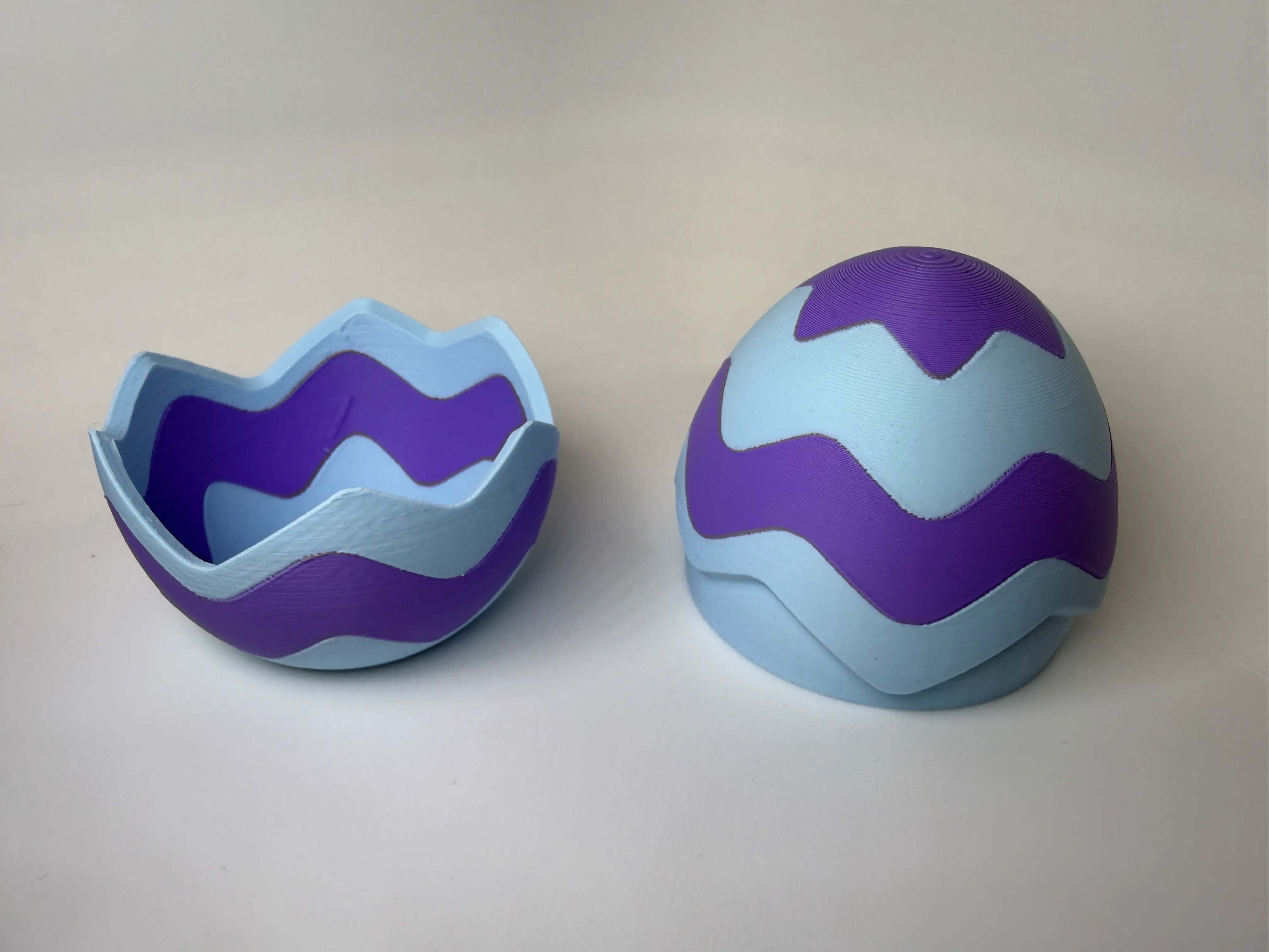 Geöffnetes Ei Zick-Zack Muster